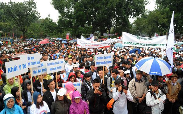 10,000 people run for children